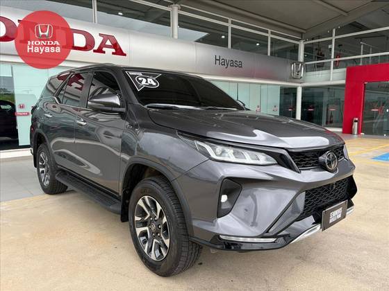 TOYOTA HILUX SW4 2.8 D-4D TURBO DIESEL DIAMOND 7L 4X4 AUTOMÁTICO